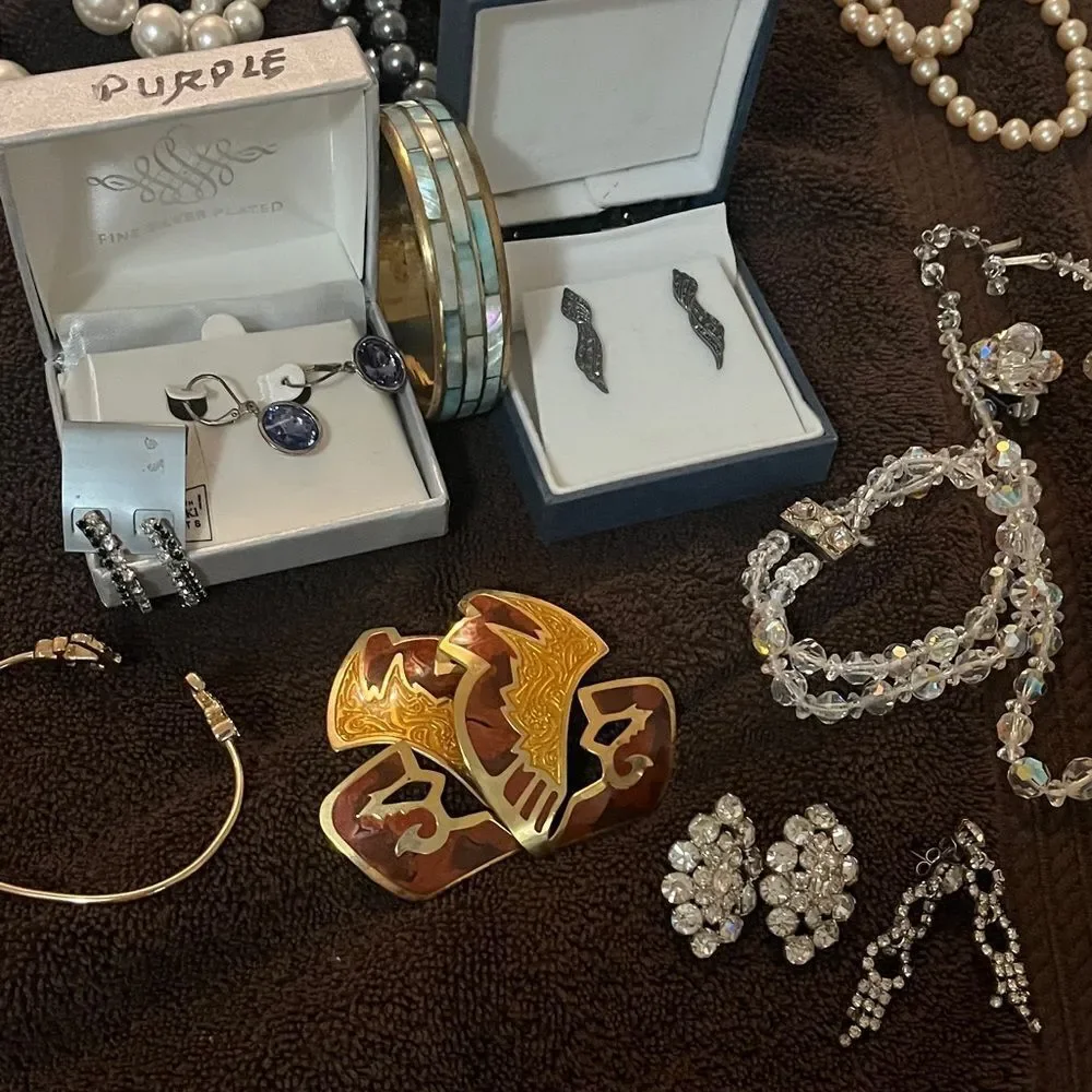 Unique Vintage Black and White Pearl Necklace Set